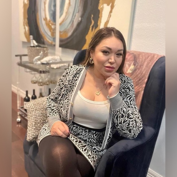 Set - Picture 2 of 2